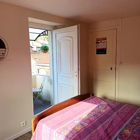 Maison De 2 Chambres Avec Jardin Clos Et Wifi A Floret 別荘 *